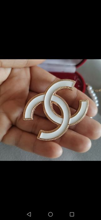 Broszka złoty kolor cc biała hit mega cudna