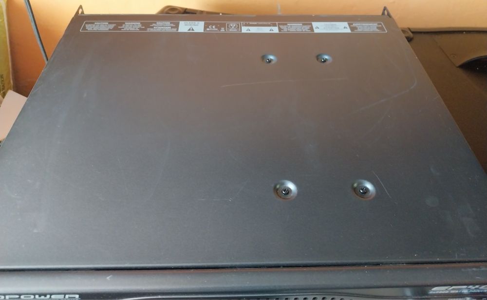 Końcówka  mocy Behringer EP 4000 prawie nowa