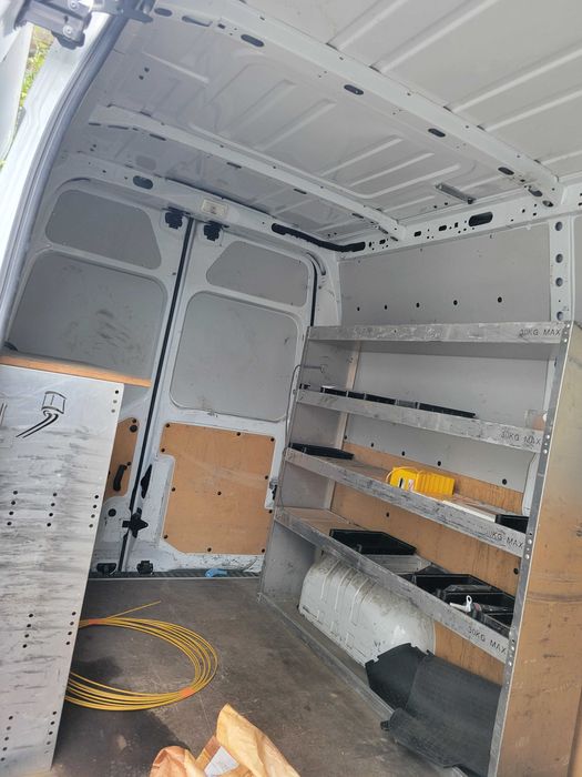 Renault master com grua cesta