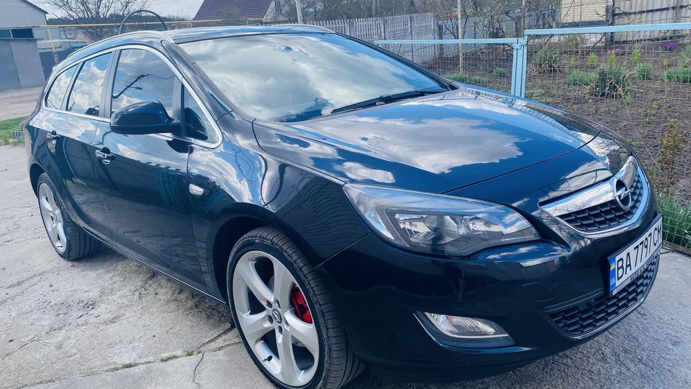 Продам Opel Astra J Sport Turer