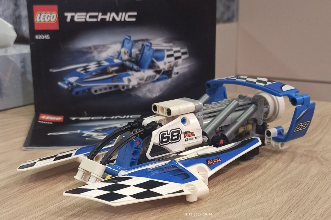 LEGO Technic 42045 łódź wyścigowa