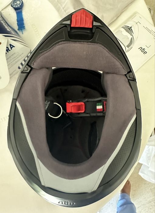 Capacete AGV , como novo , com mto poucas utilizações. Modular