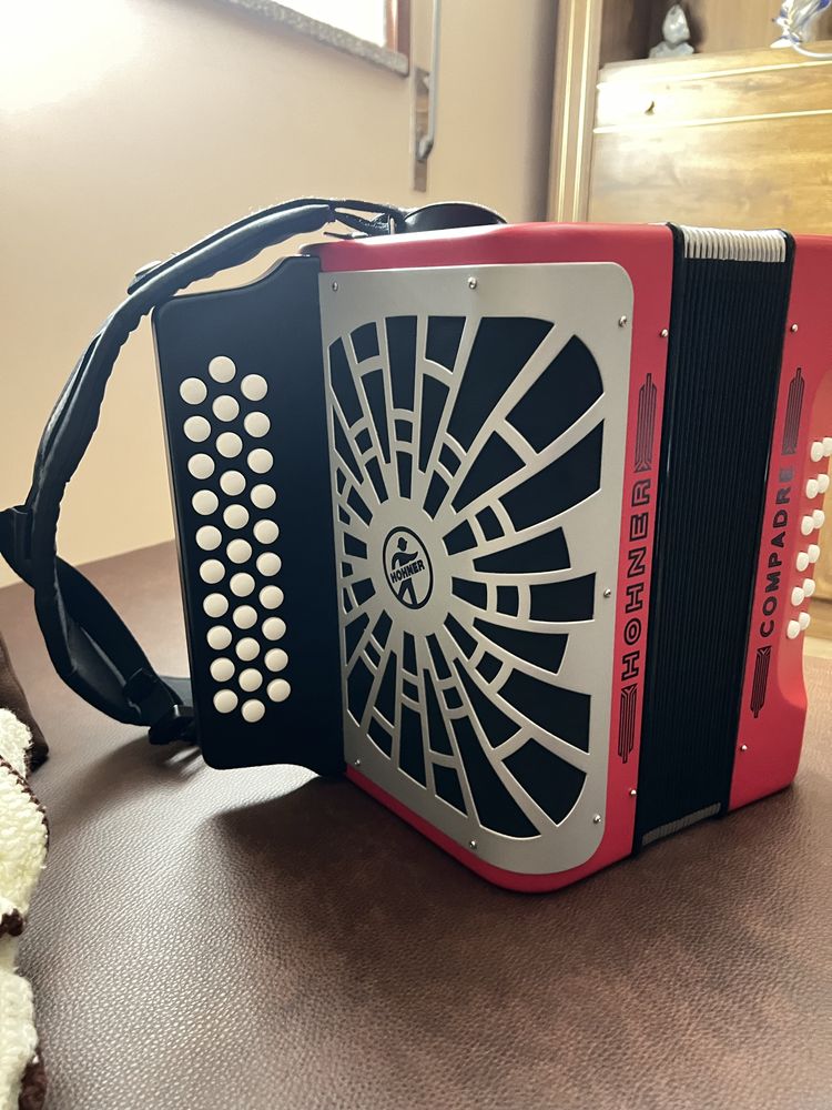 Concertina Hohner Compadre 2ª Voz GCF (sol-dó-fá) Vermelho