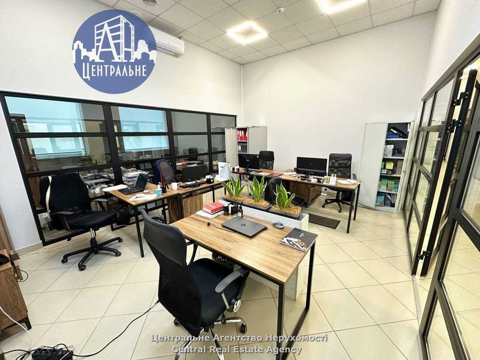 Оренда просторого кабінетного офісного приміщення в центрі, 8€/м.кв.