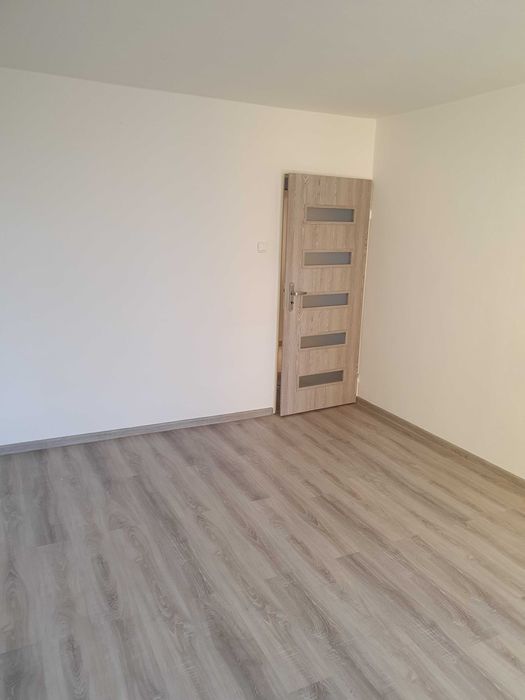 Sprzedam mieszkanie po częściowym remoncie w bloku w centrum Białogar