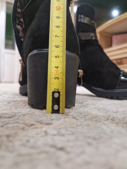 Ботінки, черевики, туфлі жіночі  37р