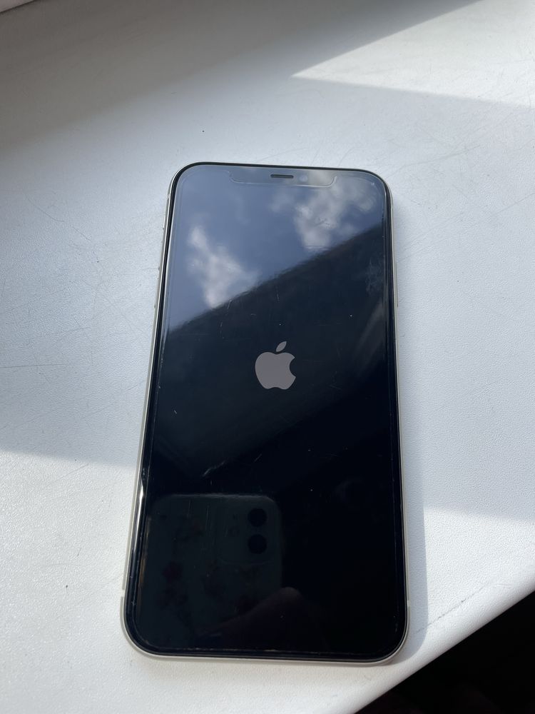 Iphone 11 white, 64 GB, stan super, folia hydrożelowa