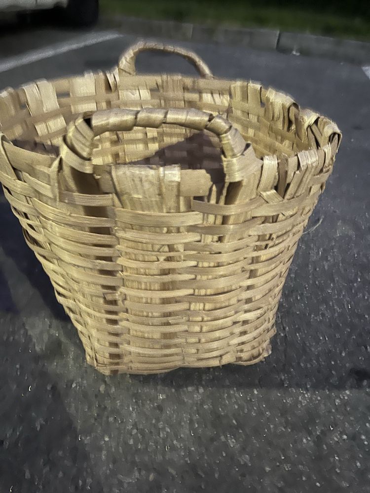 Vendo cestos de madeira castanho, tenho o grande,medio e pequeno