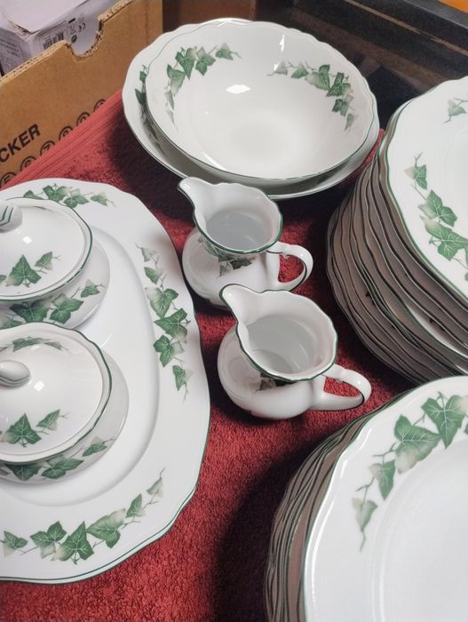 Zestaw obiadowo kawowy porcelana 68 elem.