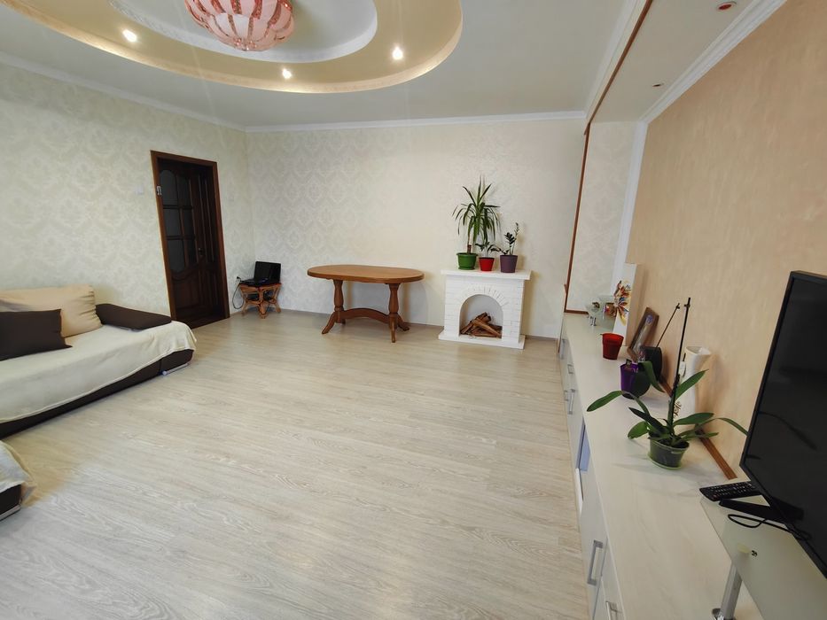 Продається двоповерховий будинок у місті васильків