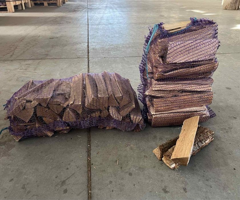 Дрова в ящиках і сітках- колоті , готові до топки .