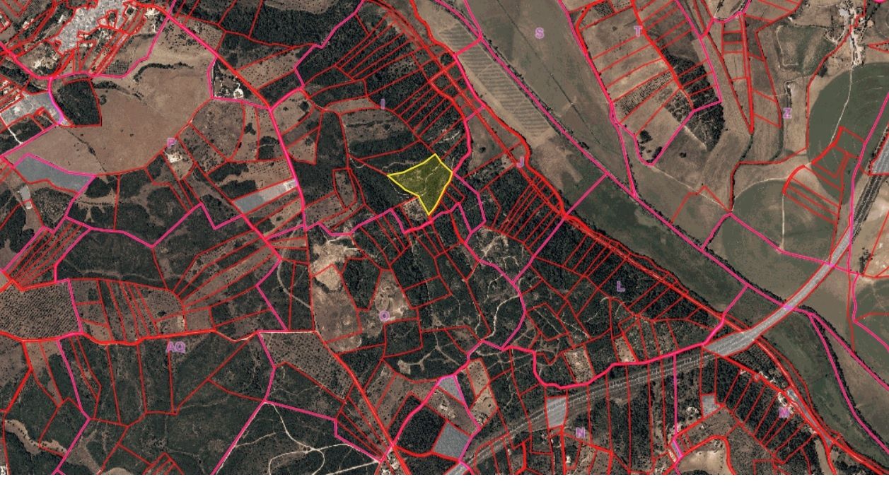 Terreno com 29.760m2 perto da A1
