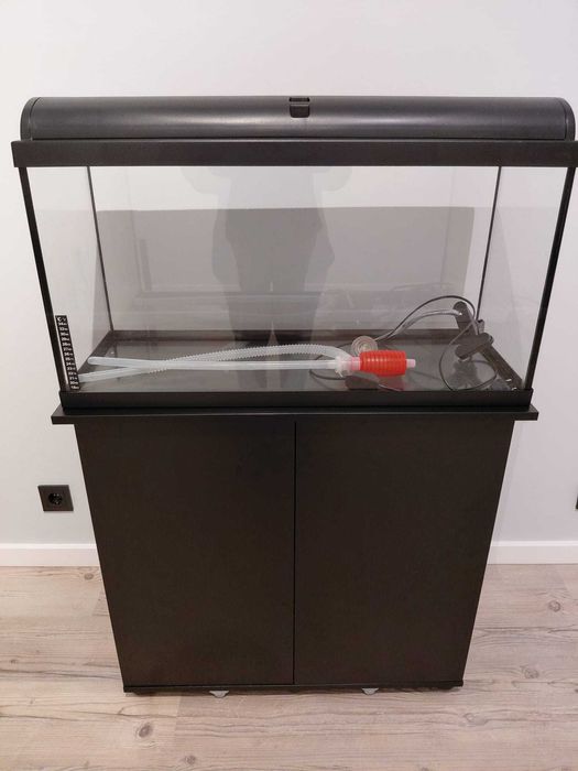 Aquário (100 L) com móvel