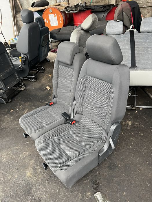 Продам сиденья зад ряд 2 шт фольц тоуран оригинал