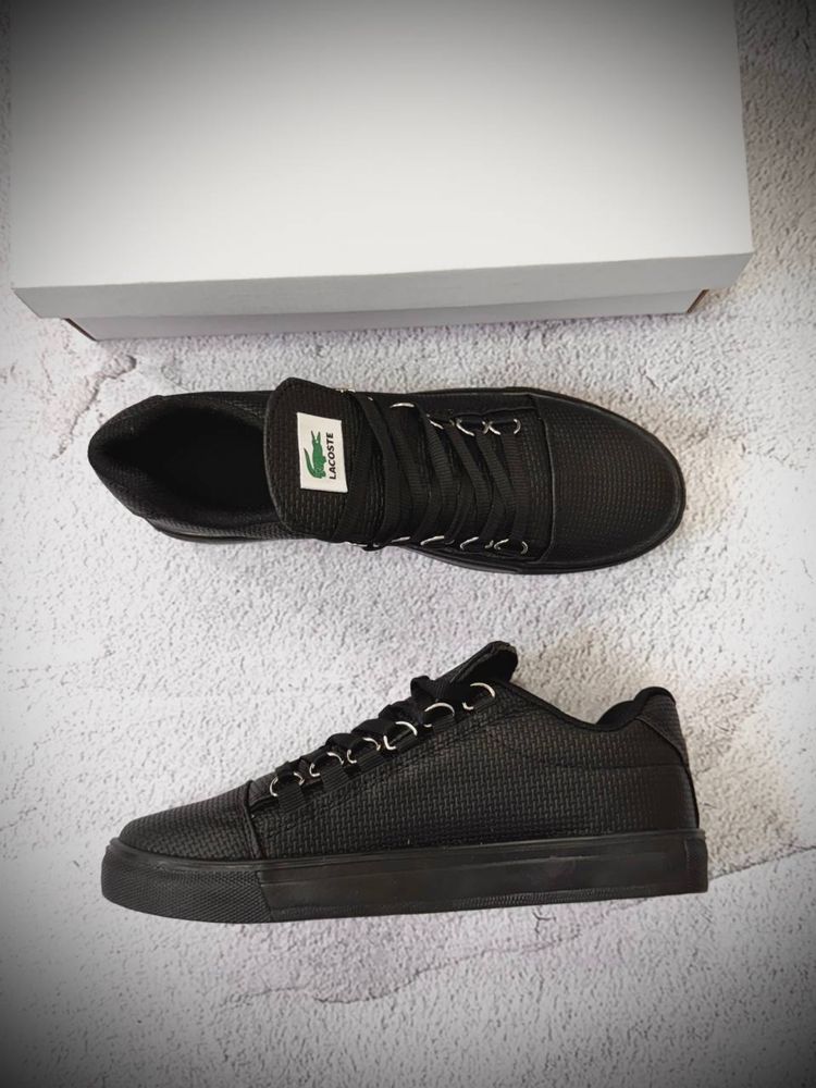 Стильні чорні кеди Lacoste