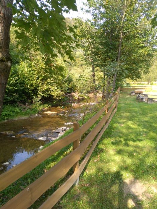 - Bieszczady domek w zielonej dolinie  Polańczyk Solina. Cisna