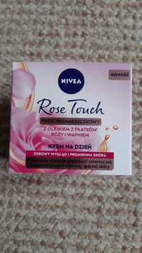 Nowy Rose Touch krem Nivea z płatkami róży przeciwzmarszczkowy