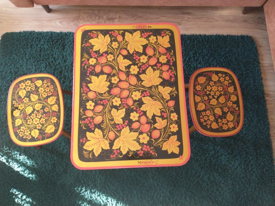 Stolik i dwa stołki - unikatowe - Khokhloma Chochłoma