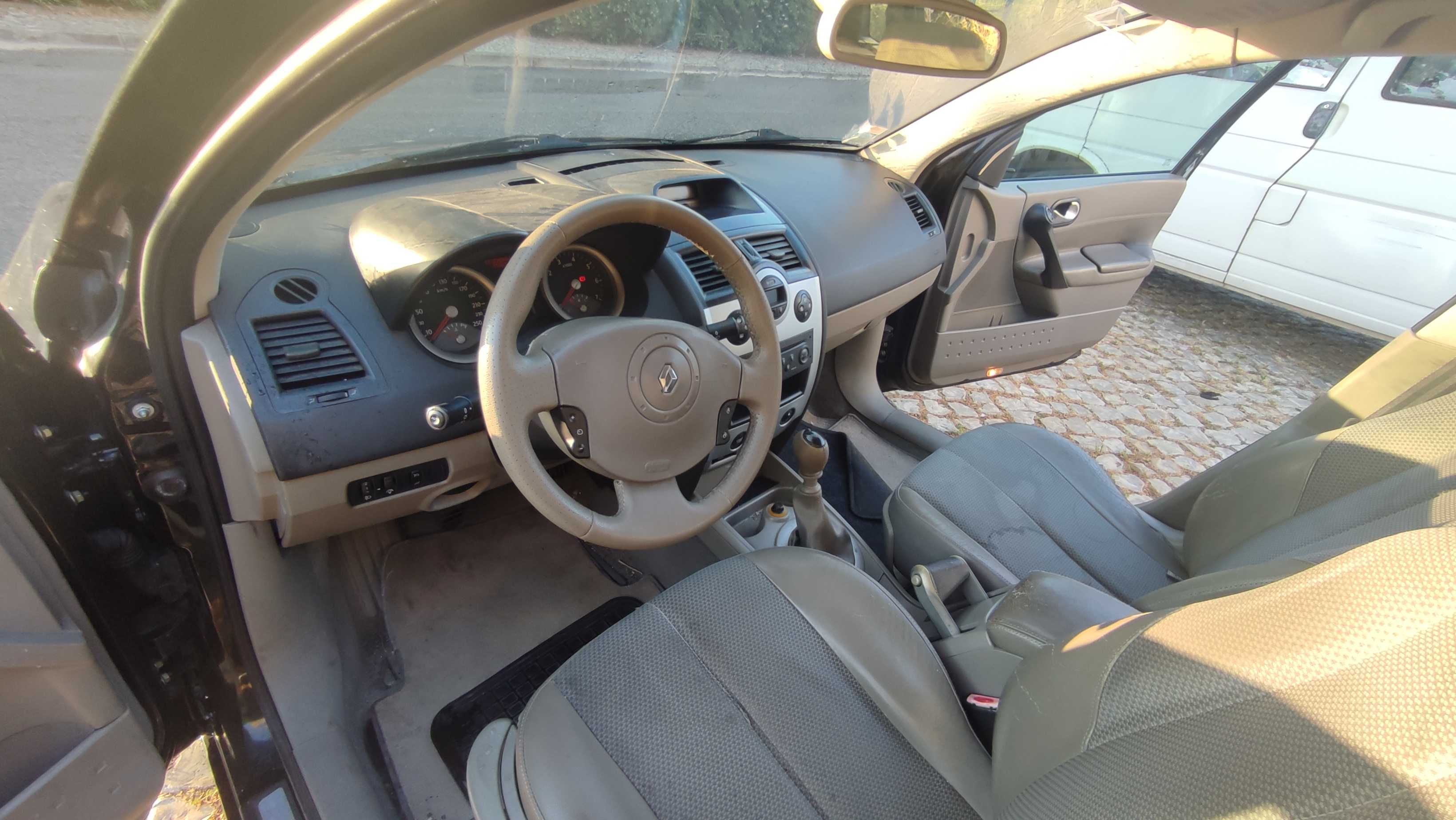 Carrinha Megane 2 1.9 DCI com avaria