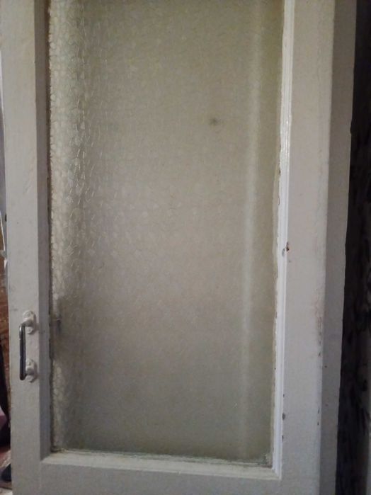 Двері дерев'яні 4 шт., лутки (порізані), вікна   б/у, стан на фото