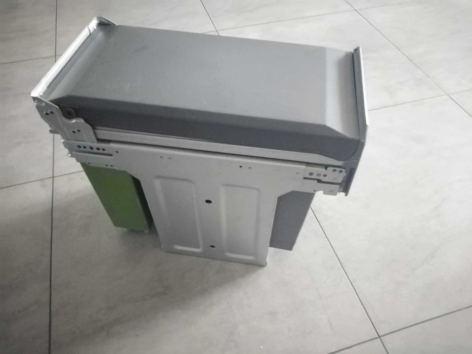 kosz na śmieci i pojemniki do segregacji - nowy !