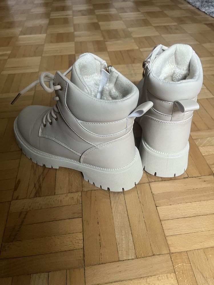 Buty botki trapery bezowe nowe ocieplane 37
