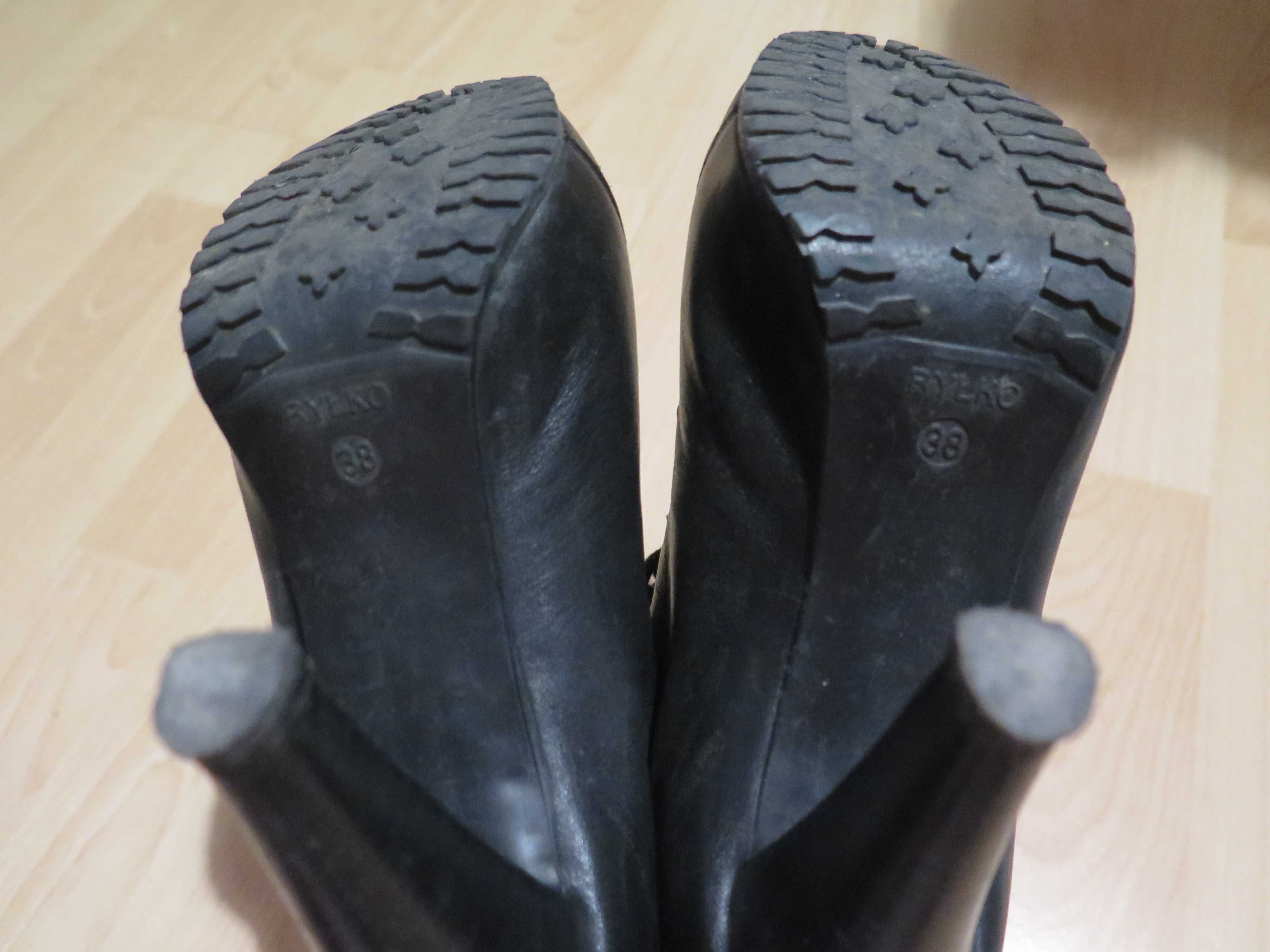Buty botki Ryłko czarne sznurowane 38 (39)