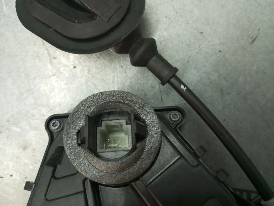 Pistola do fecho da porta trás esquerda RENAULT Captur II