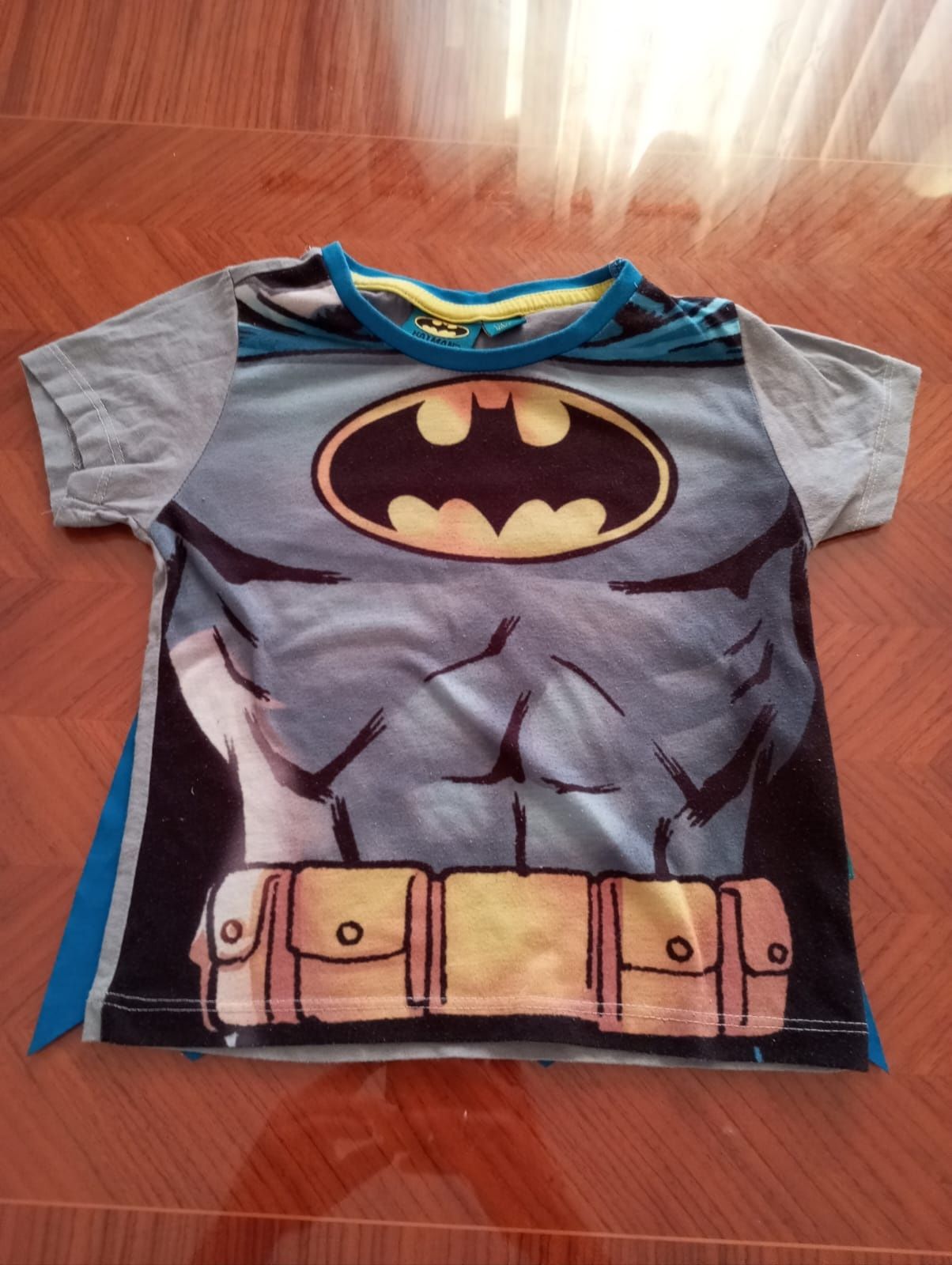 T-shirt Batman com Capa Tamanho 3/4 Anos