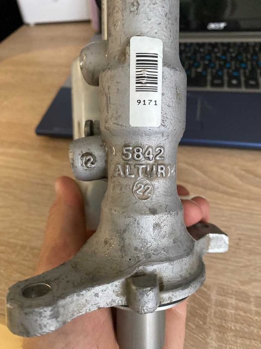 Меган 3 Головний гальмівний циліндр + бачок Renault Megan 3 460910009R