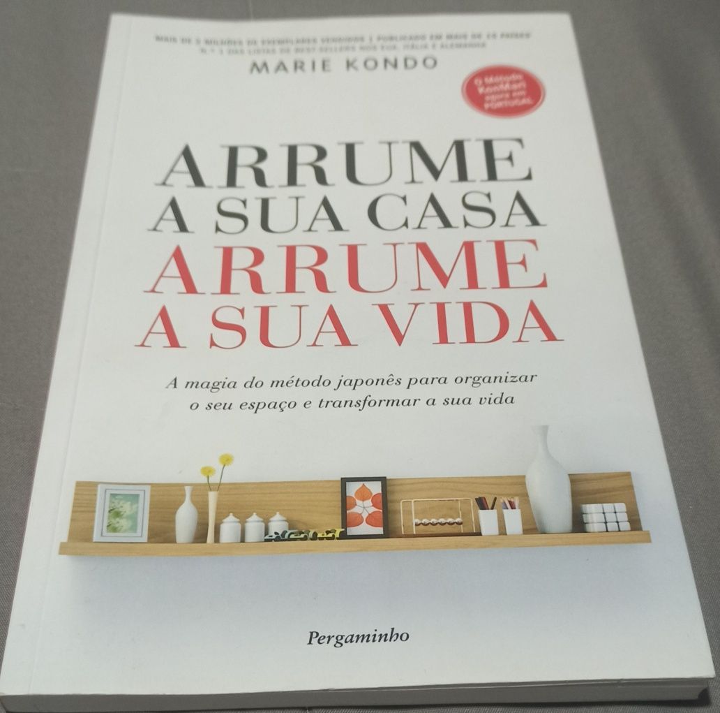 Livro "Arrume a sua casa arrume a sua vida" está em ótimo estado