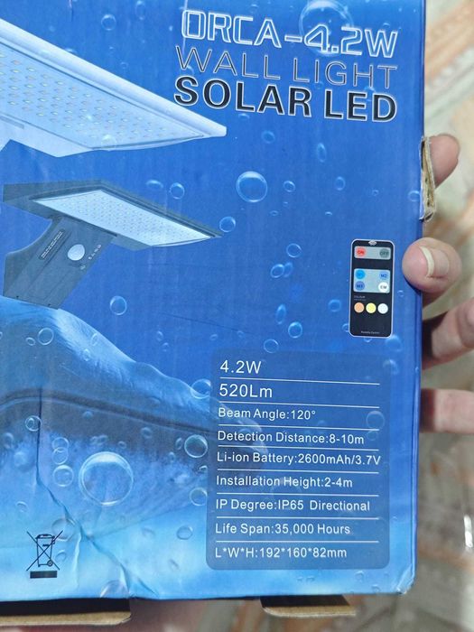 Luz exterior com painel solar