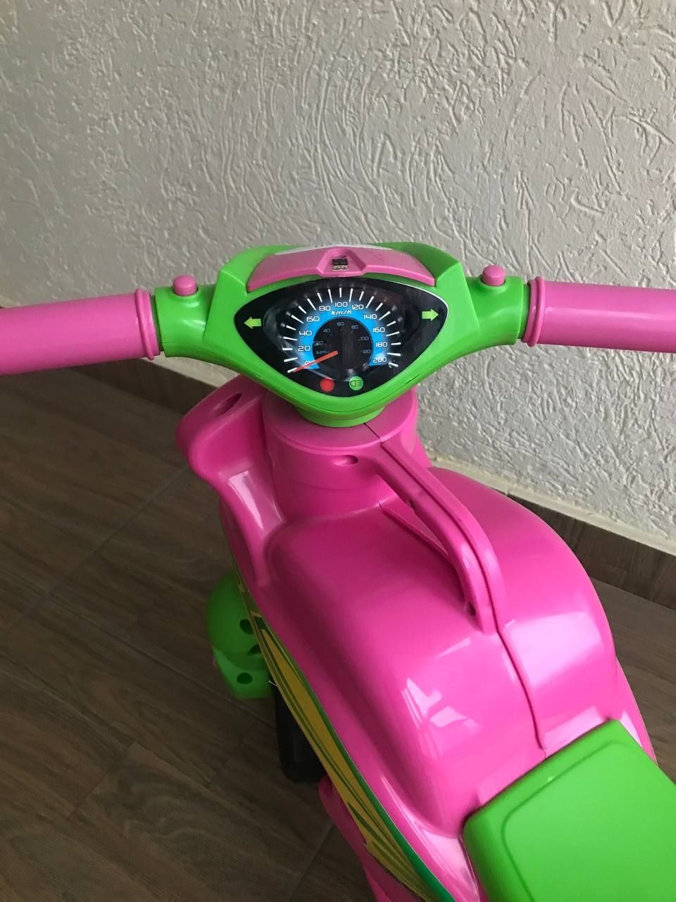 Дитячий мотоцикл для дівчинки