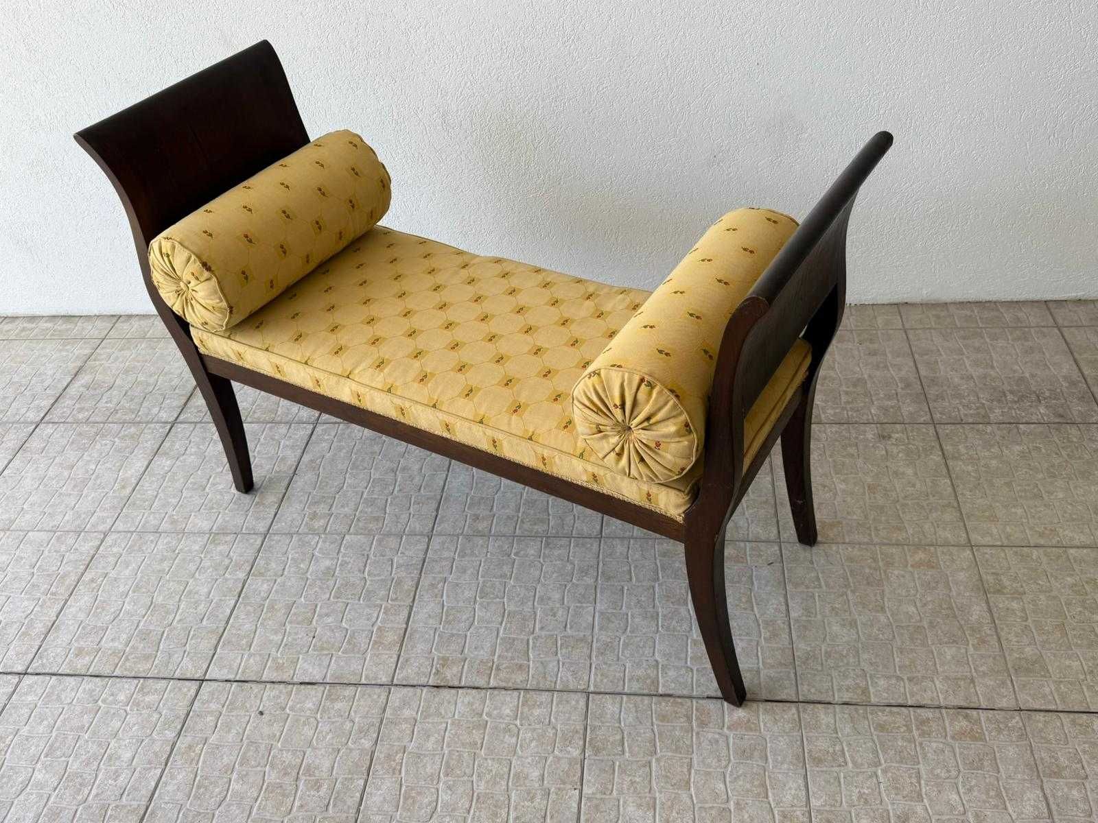 Consola em Nogueira
