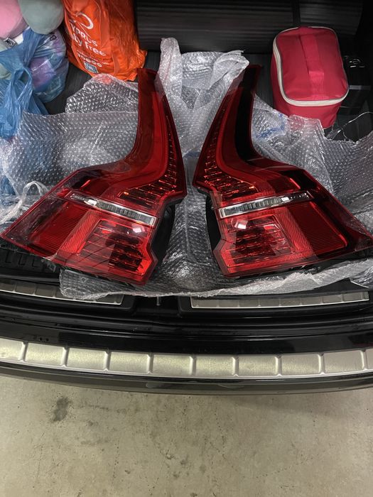 Продам комплект задніх фонарів Volvo XC 60