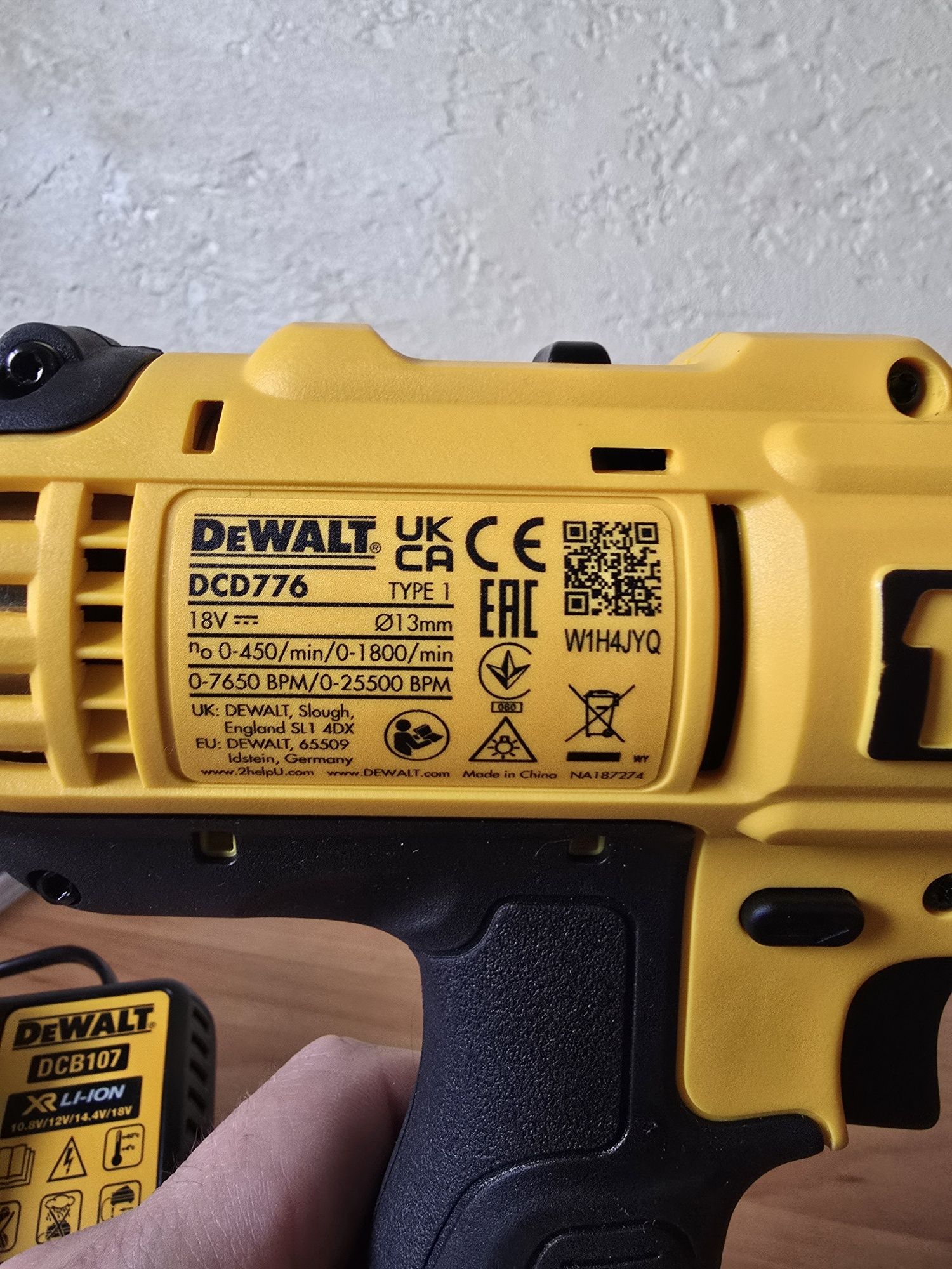 Dewalt dcd776 ударний шуруповерт закб 2ah і зарядкою