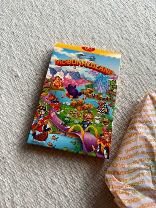 Macdonalds "Macdonaldland" - happy meal dla doroslych z Australii