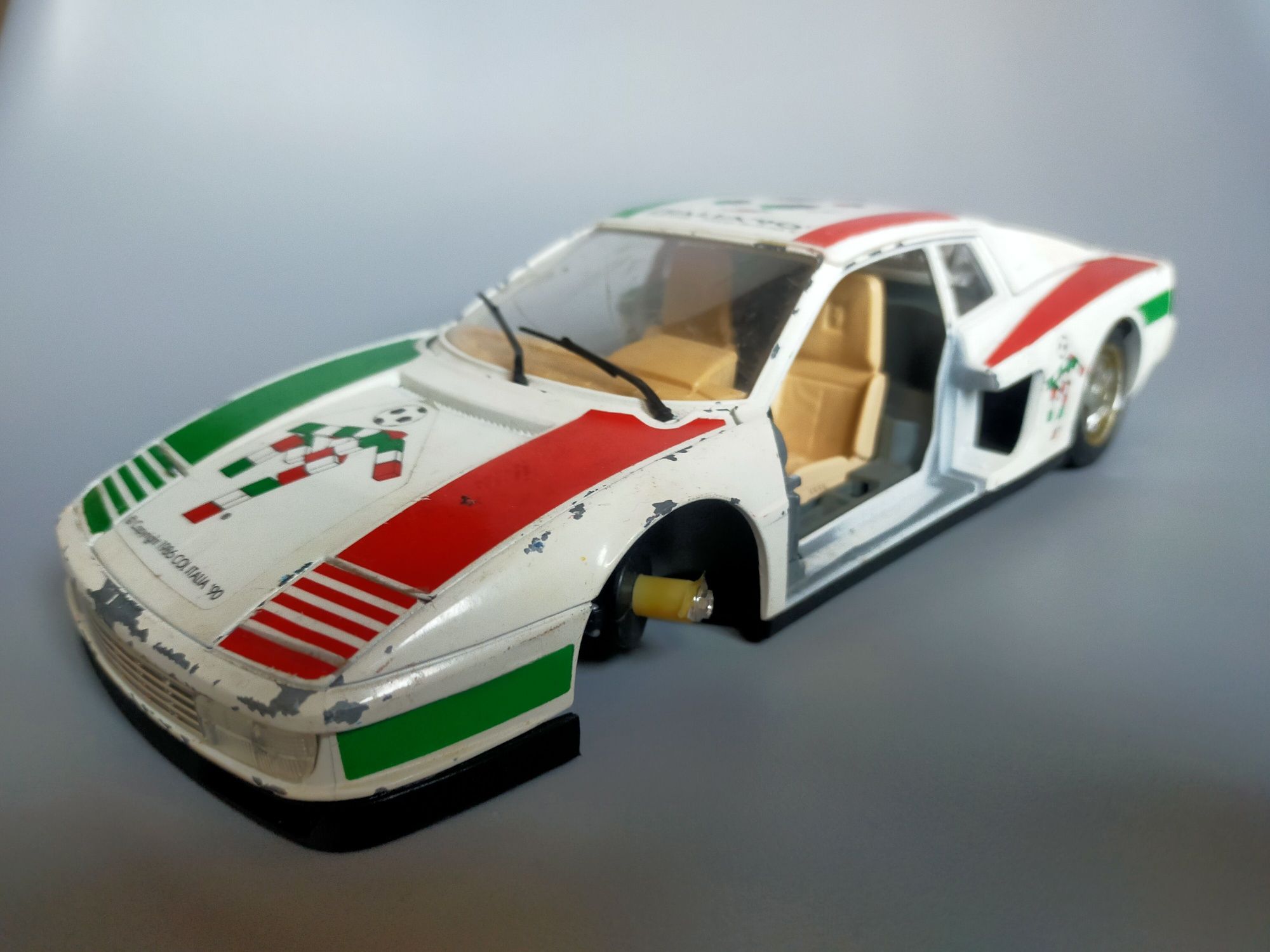 Bburago burago rzadki model Ferrari Testarossa 1984 Italia'90 1:18