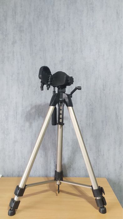 Штатив тринога для фотоаппарату максимальна висота 140 см