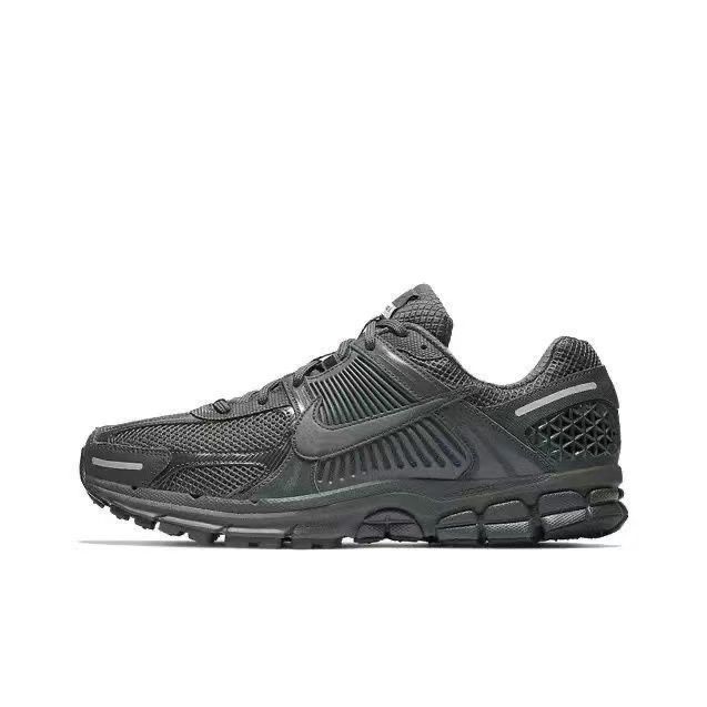 Nike VOMERO 5. Розмір 44.5- 28.5-29см