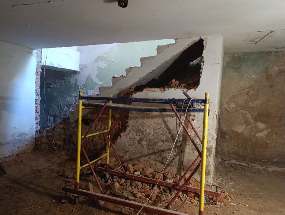 Демонтаж зданій , металоконструкцій