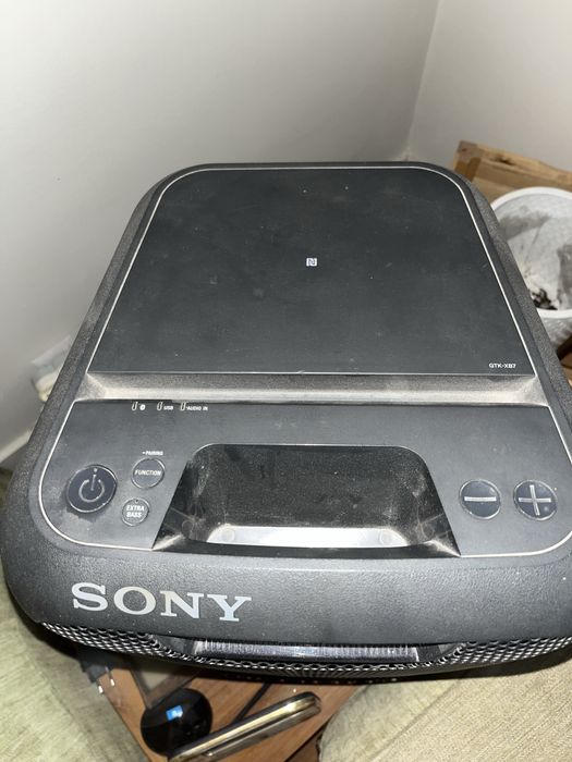 Coluna Sony GTK-XB7 com comando