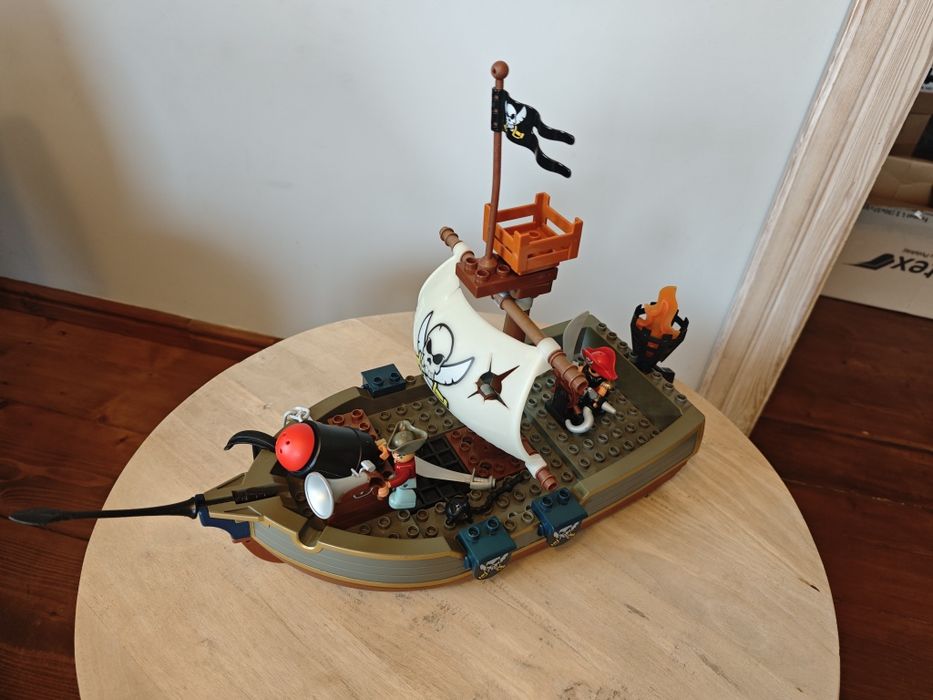 Statek piracki LEGO Duplo 7889 -i ze świecącym żaglem