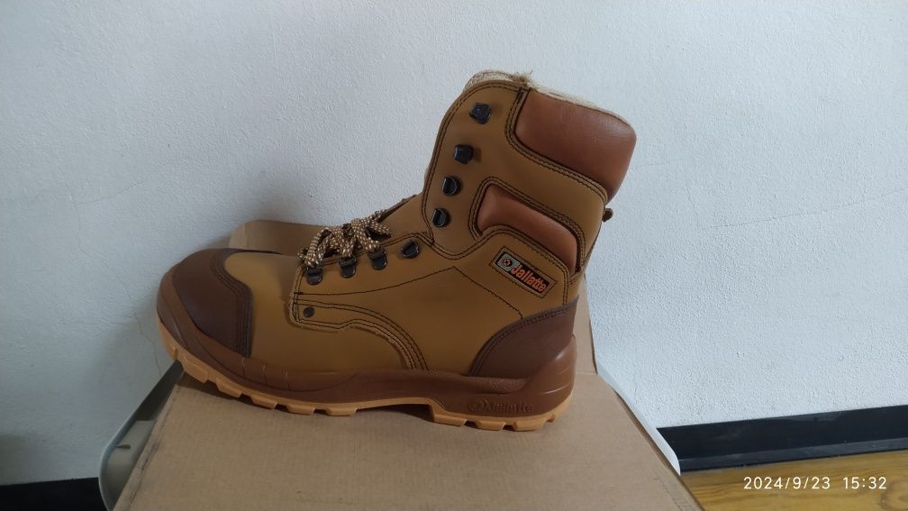 Botas Jallate pele genuína 42 e biqueira de aço