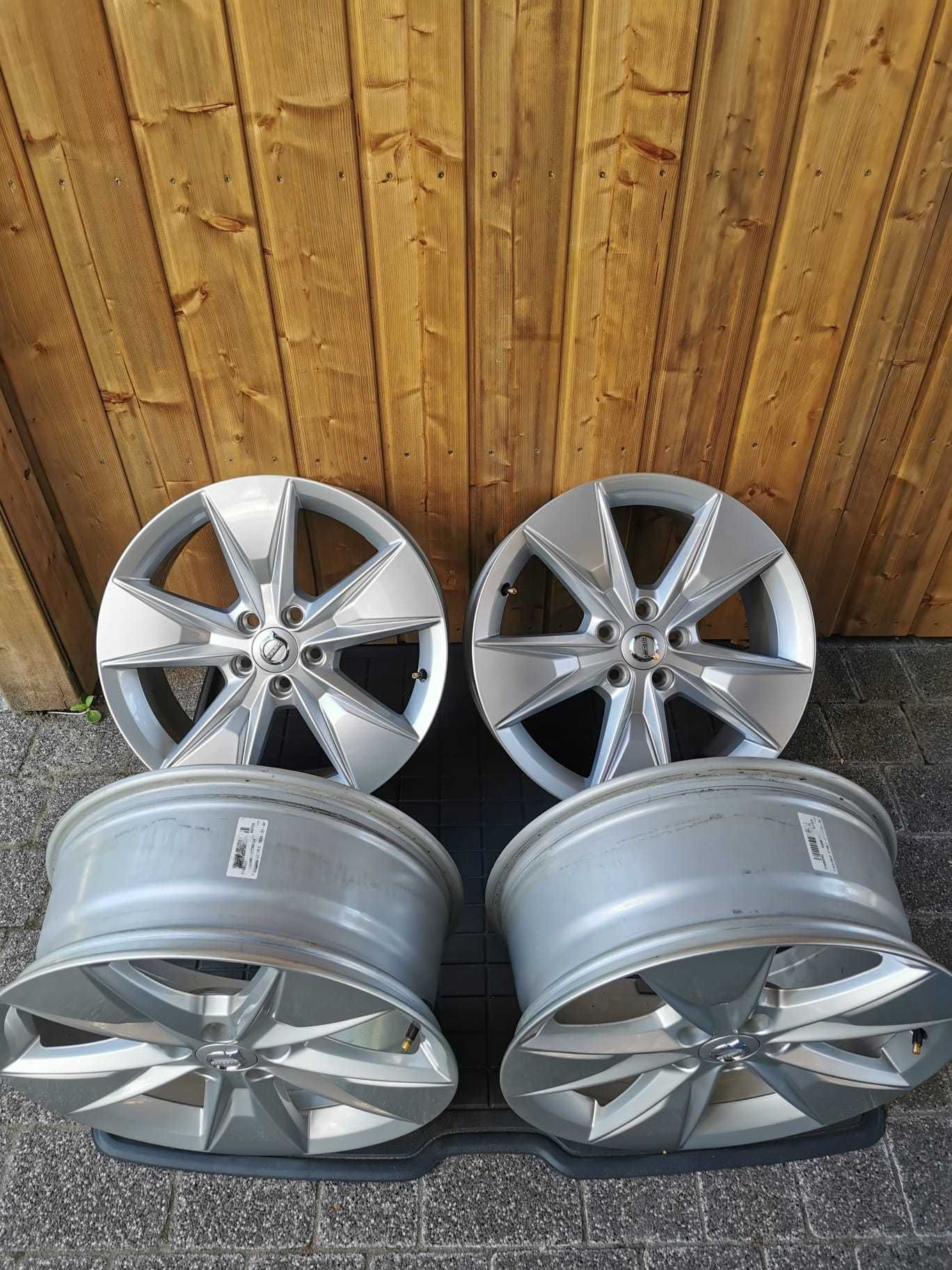 Sprzedam felgi VOLVO XC40