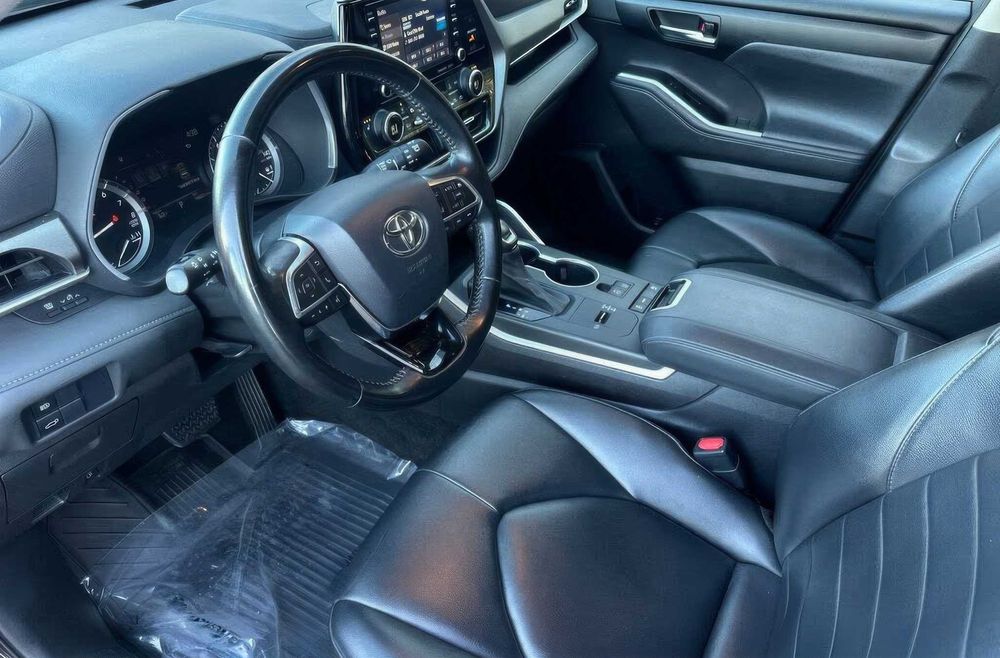 Toyota Highlander XLE      2021