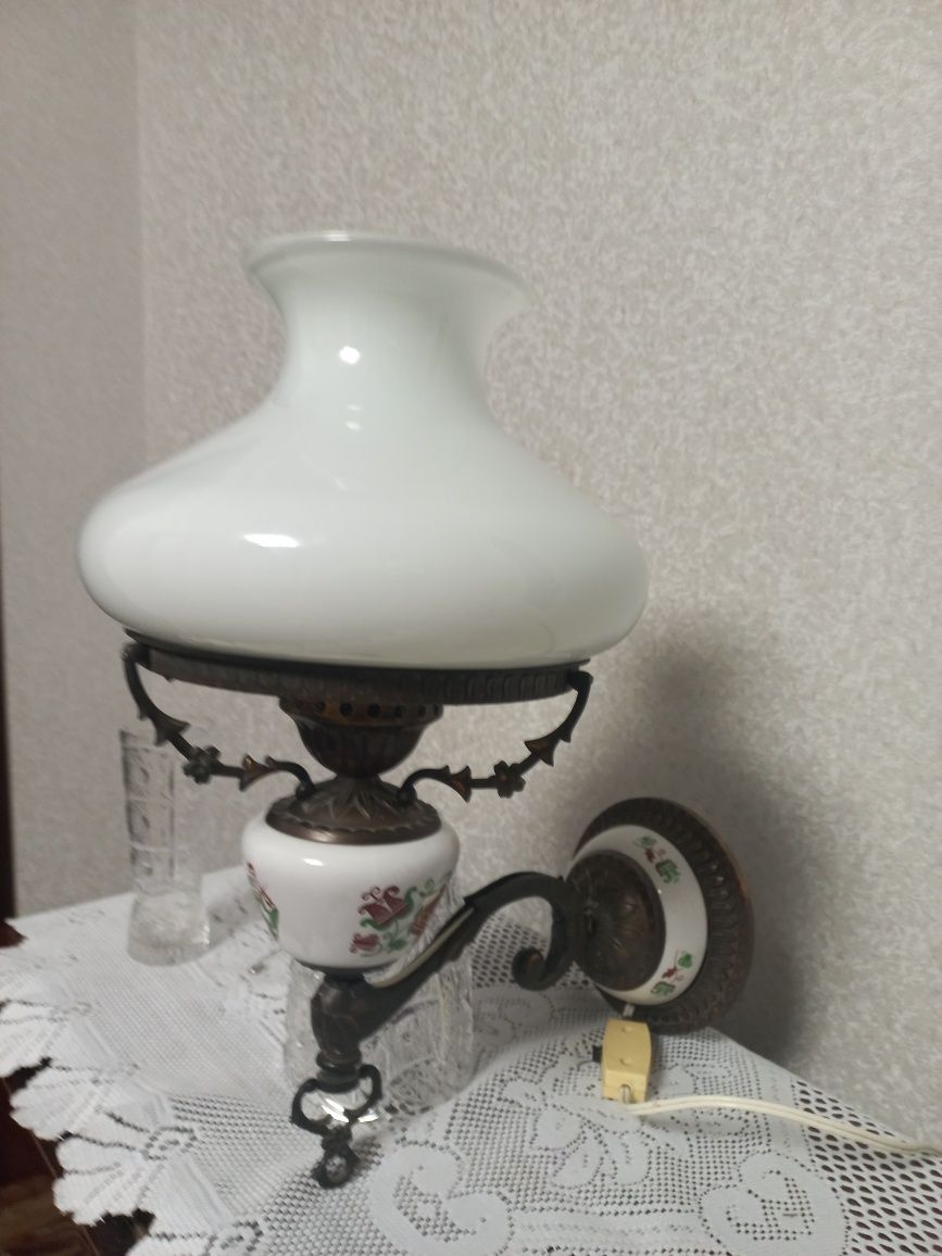 Продам светильник настенный