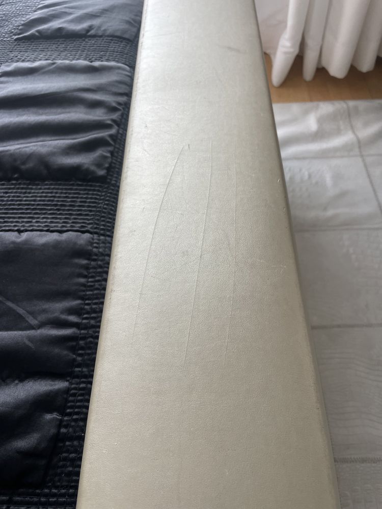 Cama de casal 160cm da marca AREA