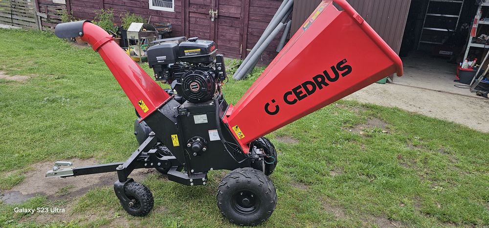 Wynajem minikoparki. Wynajem sprzętu budowlanego.  Wynajem sprzętu ogr