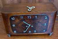 Relógio de mesa antigo caixa em raiz de nogueira, funciona